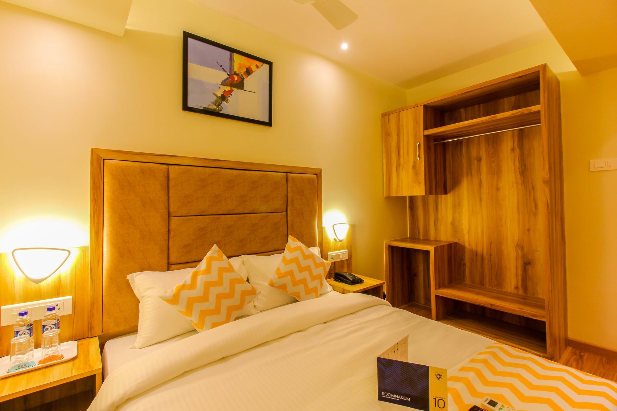 Fluorescent By Bizzgrow Hotels International Airport - Formerly Known As Byaris International Mumbai Exterior photo